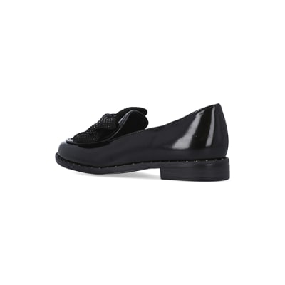 360 degree animation of product Girls black PU diamante bow loafers frame-5