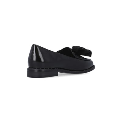 360 degree animation of product Girls black PU diamante bow loafers frame-12
