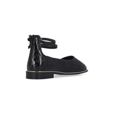 360 degree animation of product Girls black PU RI monogram ballerina shoes frame-12