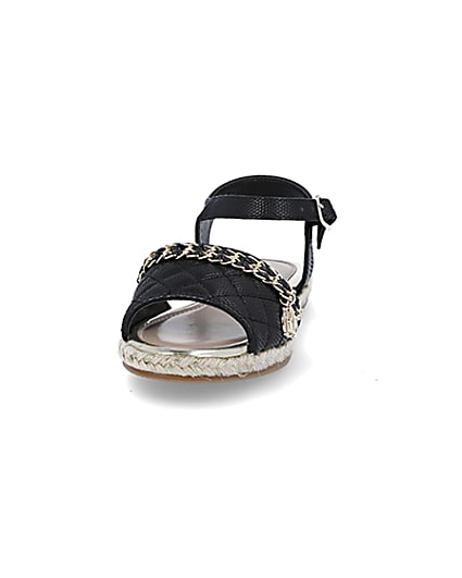 360 degree animation of product Girls black quilted chain sandals frame-22