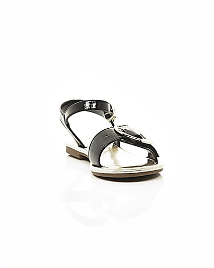 360 degree animation of product Girls black RI buckle sandals frame-5