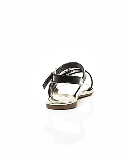 360 degree animation of product Girls black RI buckle sandals frame-15