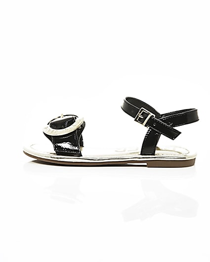 360 degree animation of product Girls black RI buckle sandals frame-21