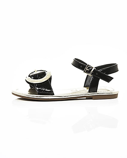 360 degree animation of product Girls black RI buckle sandals frame-22