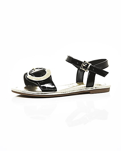 360 degree animation of product Girls black RI buckle sandals frame-23
