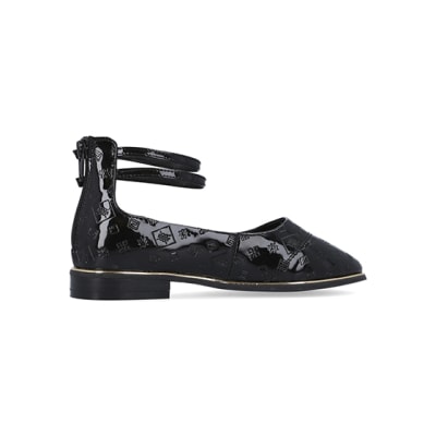 360 degree animation of product Girls black RI monogram strappy ballet shoes frame-14