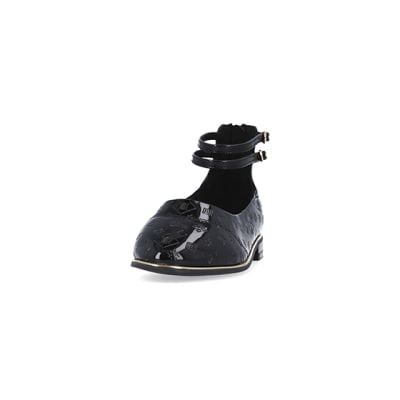 360 degree animation of product Girls black RI monogram strappy ballet shoes frame-22