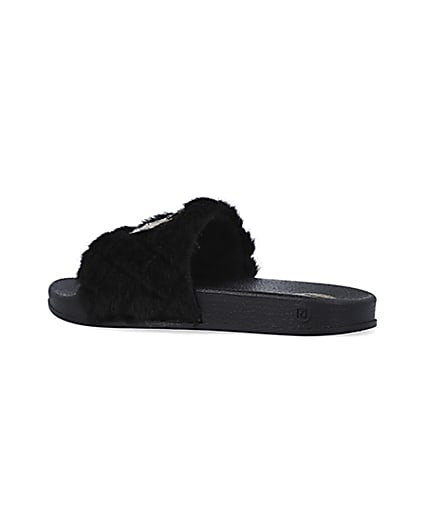 360 degree animation of product Girls black RI quilted faux fur sliders frame-5