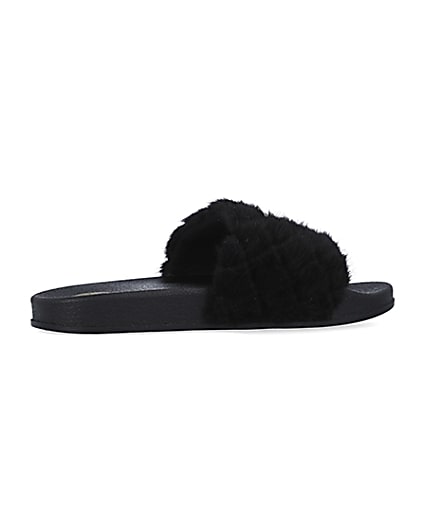 360 degree animation of product Girls black RI quilted faux fur sliders frame-14