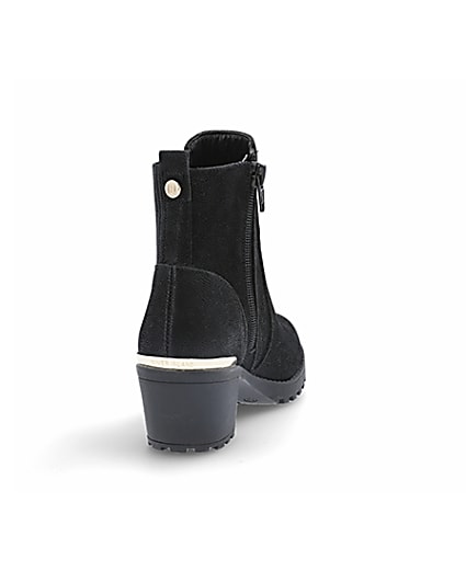 360 degree animation of product Girls black ribbed heeled boots frame-10