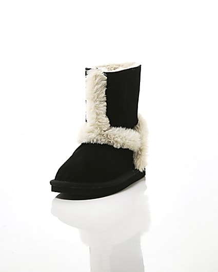 360 degree animation of product Girls black suede faux fur lined ankle boots frame-2