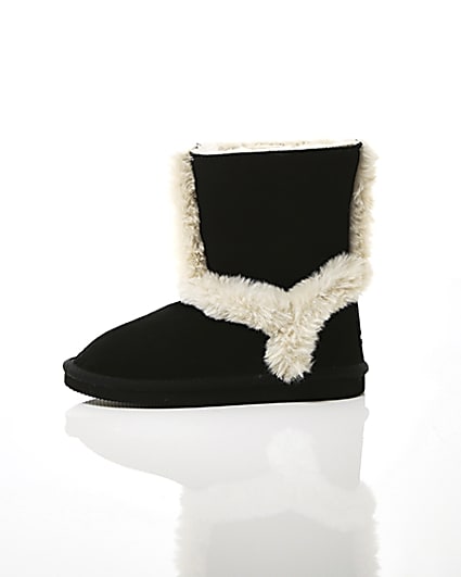 360 degree animation of product Girls black suede faux fur lined ankle boots frame-22
