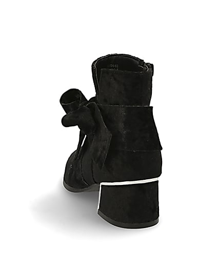360 degree animation of product Girls black velvet bow heel boots frame-8
