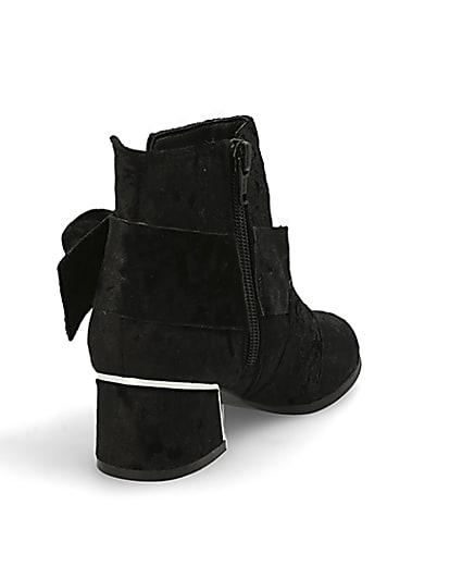 360 degree animation of product Girls black velvet bow heel boots frame-11