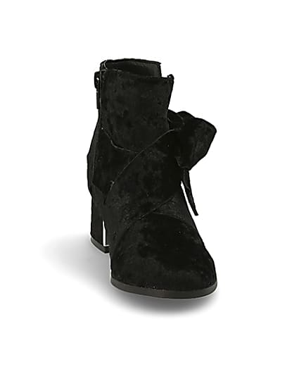 360 degree animation of product Girls black velvet bow heel boots frame-20