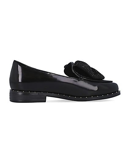 360 degree animation of product Girls Black wide fit Gem Bow patent Loafers frame-14