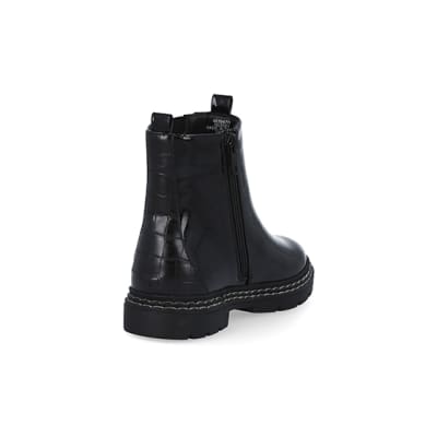 360 degree animation of product Girls black wide fit patent chelsea boots frame-11
