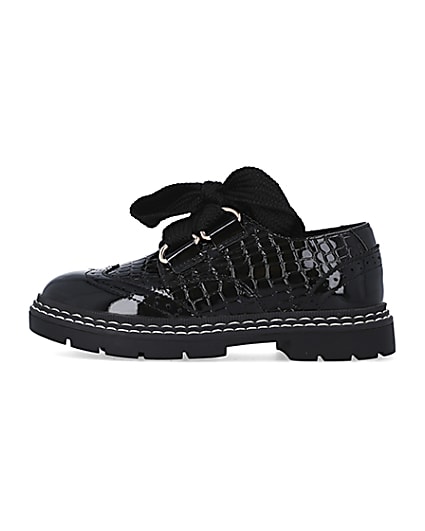 360 degree animation of product Girls black wide fit PU lace up brogue shoes frame-3