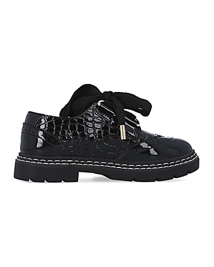 360 degree animation of product Girls black wide fit PU lace up brogue shoes frame-14
