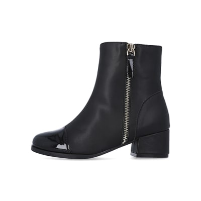 360 degree animation of product Girls Black Zip Detail Heel Boots frame-3