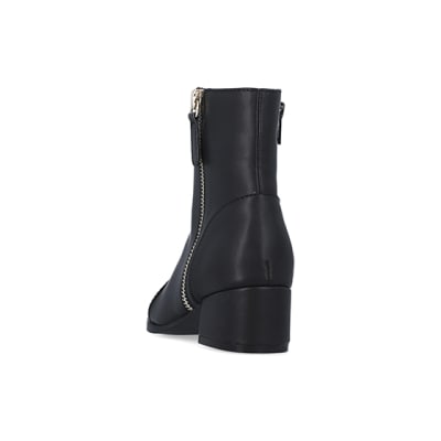 360 degree animation of product Girls Black Zip Detail Heel Boots frame-8