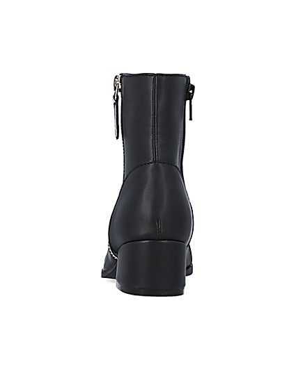 360 degree animation of product Girls Black Zip Detail Heel Boots frame-9