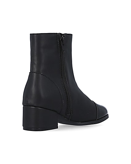 360 degree animation of product Girls Black Zip Detail Heel Boots frame-12