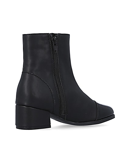 360 degree animation of product Girls Black Zip Detail Heel Boots frame-13