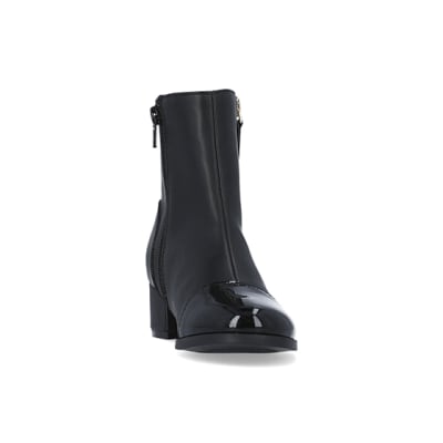 360 degree animation of product Girls Black Zip Detail Heel Boots frame-20