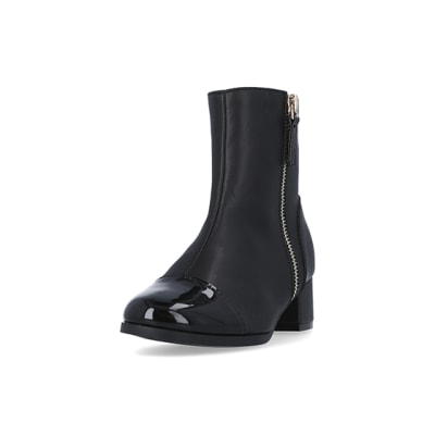 360 degree animation of product Girls Black Zip Detail Heel Boots frame-23
