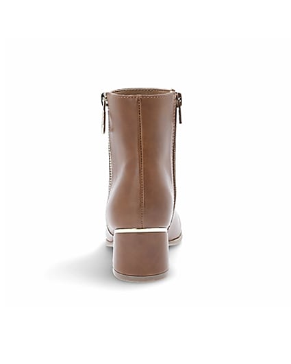 360 degree animation of product Girls brown block heel boots frame-9