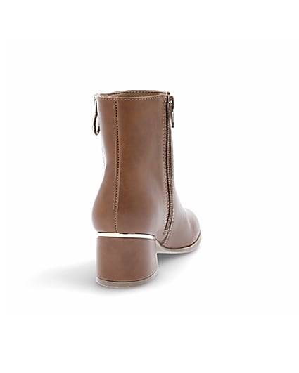 360 degree animation of product Girls brown block heel boots frame-10