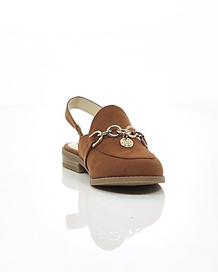 360 degree animation of product Girls brown chain backless loafers frame-5