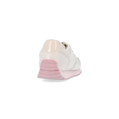 360 degree animation of product Girls ecru RI quilted runner trainers frame-10