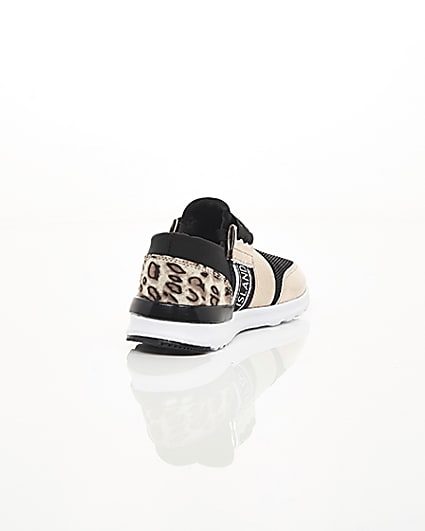 360 degree animation of product Girls gold leopard print runner trainers frame-14