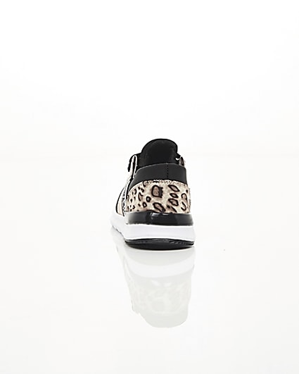 360 degree animation of product Girls gold leopard print runner trainers frame-16