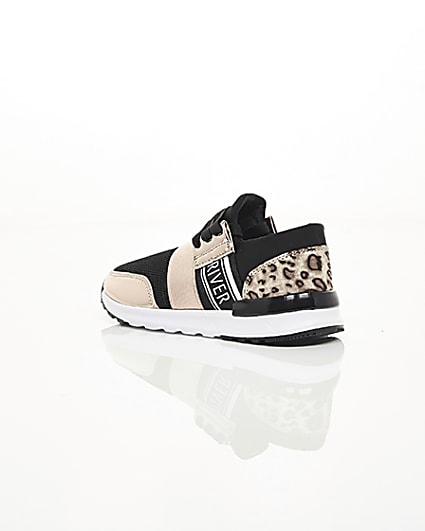 360 degree animation of product Girls gold leopard print runner trainers frame-19