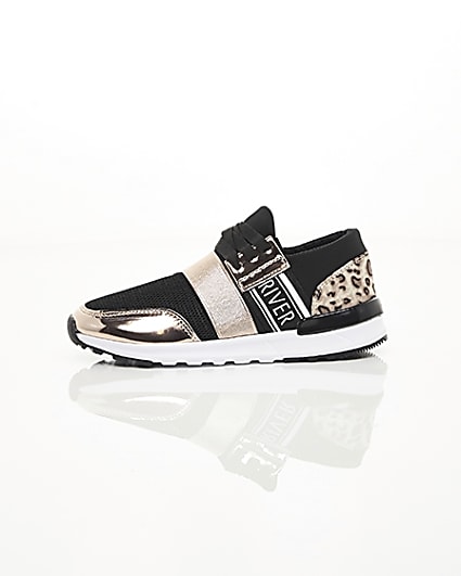 360 degree animation of product Girls gold leopard print runner trainers frame-22