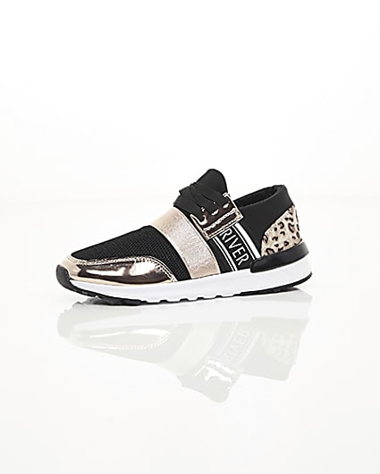 360 degree animation of product Girls gold leopard print runner trainers frame-23