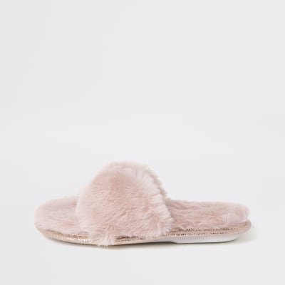 pink flip flops with fur