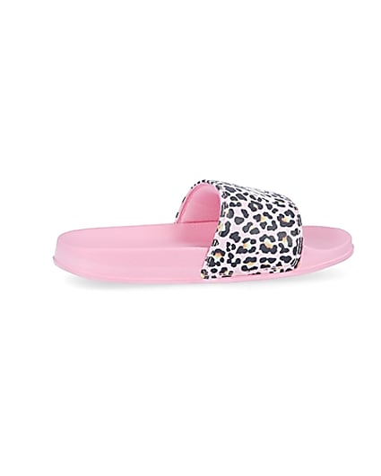 360 degree animation of product Girls pink Hype animal print sliders frame-14