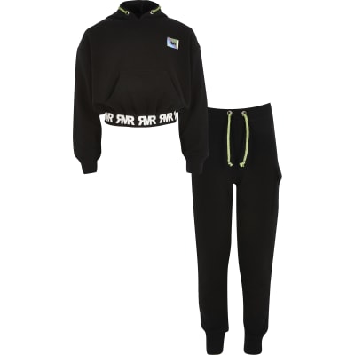 joggers and hoodie outfit