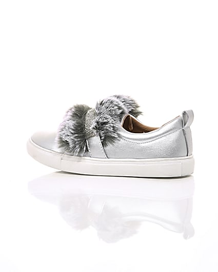 360 degree animation of product Girls silver faux fur diamante strap plimsoll frame-20
