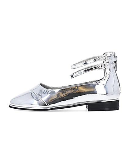 360 degree animation of product Girls Silver PU Buckle Ballerina shoes frame-3