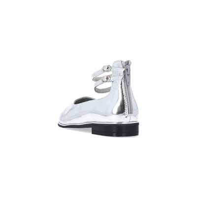 360 degree animation of product Girls Silver PU Buckle Ballerina shoes frame-7