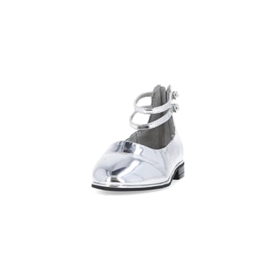 360 degree animation of product Girls Silver PU Buckle Ballerina shoes frame-22