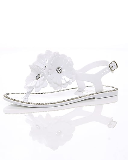 360 degree animation of product Girls white floral jelly sandals frame-0
