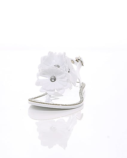 360 degree animation of product Girls white floral jelly sandals frame-3