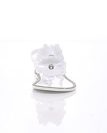 360 degree animation of product Girls white floral jelly sandals frame-4