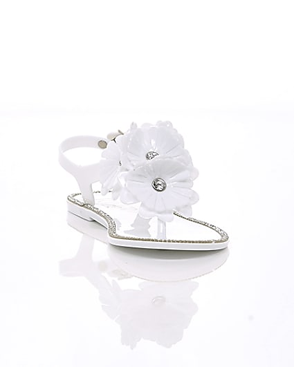360 degree animation of product Girls white floral jelly sandals frame-5